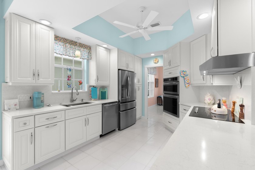 Welcome home to this meticulously maintained, newly painted - photo 14