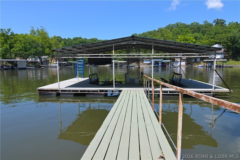 Lakefront cabins like this are getting harder and harder to - photo 3