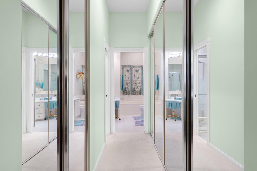 Welcome home to this meticulously maintained, newly painted - photo 23