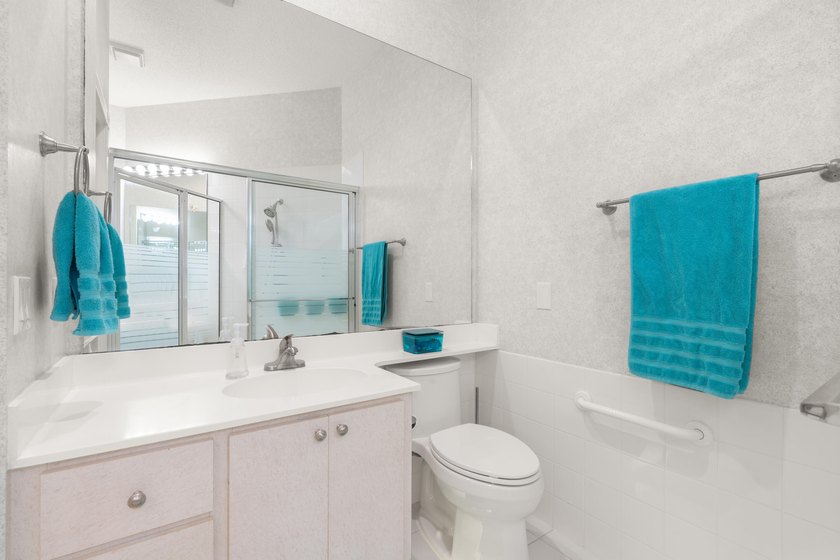 Welcome home to this meticulously maintained, newly painted - photo 24