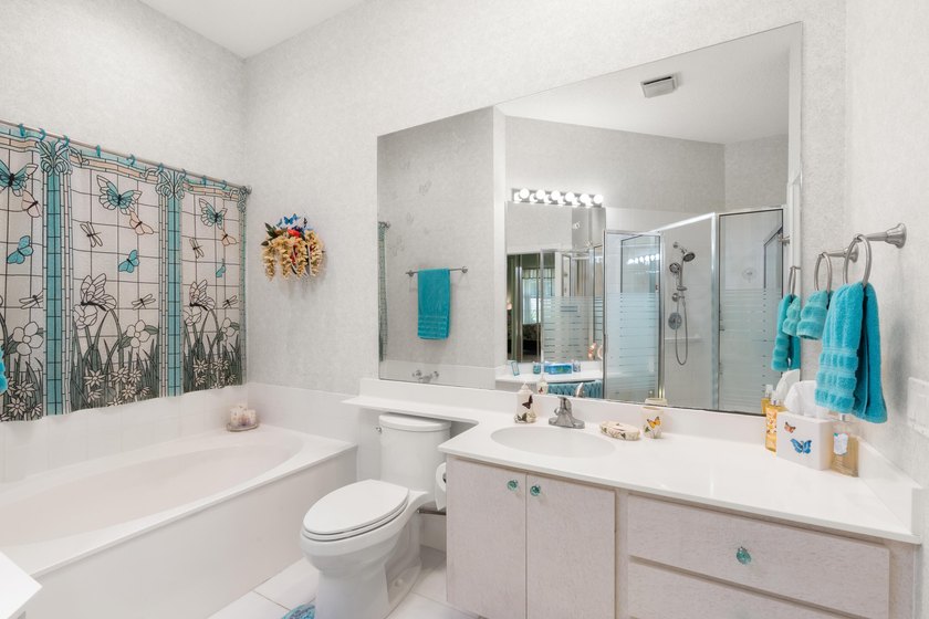Welcome home to this meticulously maintained, newly painted - photo 26