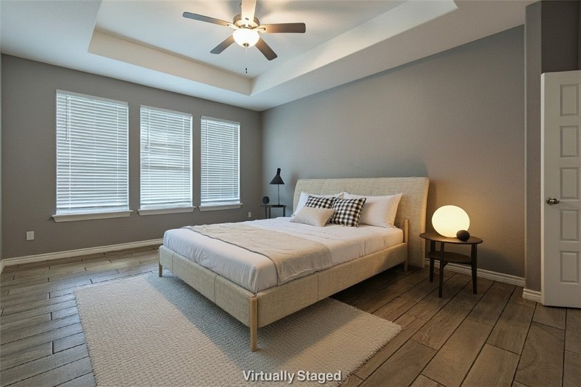 Gorgeous 3 bedroom/2 bathroom corner lot home with many upgrades - photo 15