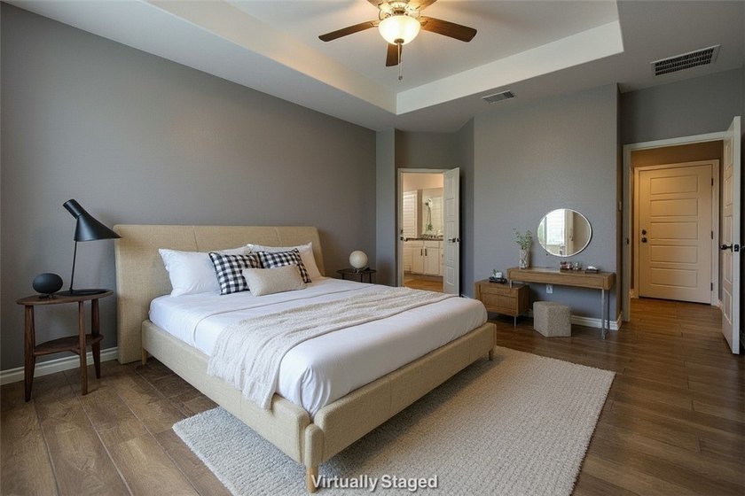Gorgeous 3 bedroom/2 bathroom corner lot home with many upgrades - photo 17