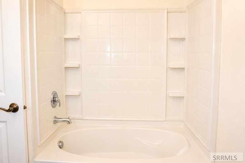 Welcome to this charming 2 bedroom, 1 bathroom home full of - photo 8
