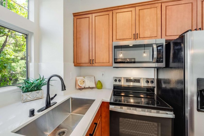Well-positioned in the heart of Sunnyvale, this beautifully - photo 19