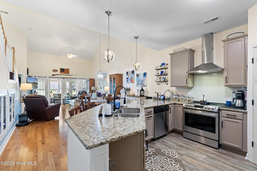 This extremely well-kept and updated townhouse in the - photo 10