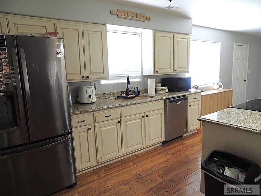 Hard to find 1-level home with a great-room for the - photo 5