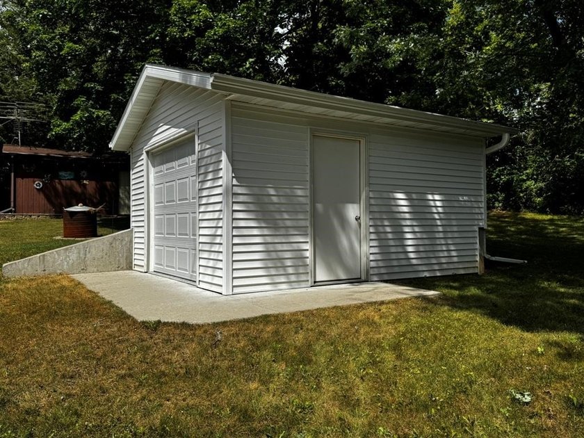 Turn-Key Vacation Retreat in Rock River Leisure Estates! Escape - photo 19