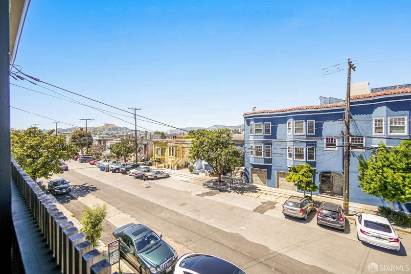 Stylish and modern, this fully remodeled 1 bedroom, 1 bathroom - photo 22