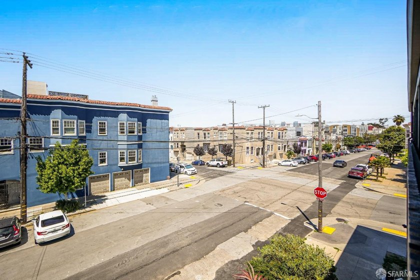 Stylish and modern, this fully remodeled 1 bedroom, 1 bathroom - photo 23