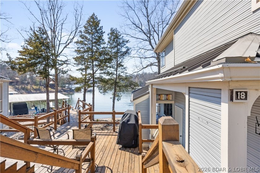 Experience tranquil lakeside living in this luxurious 3BR/3BA - photo 5