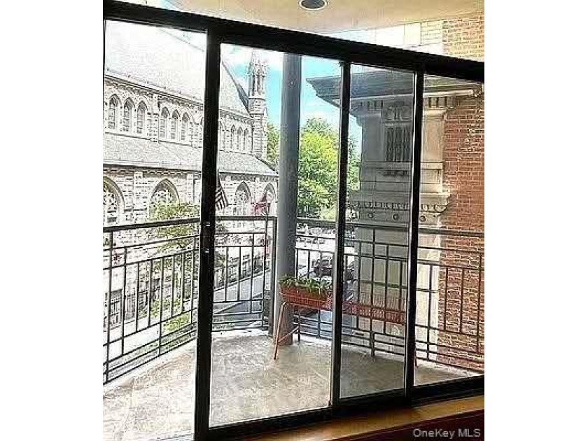 This beautiful 2-bedroom, 2-bath residence is ideally situated - photo 5