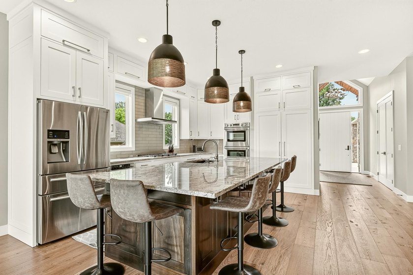 Some homes are new. This one is better. Lovingly maintained and - photo 24