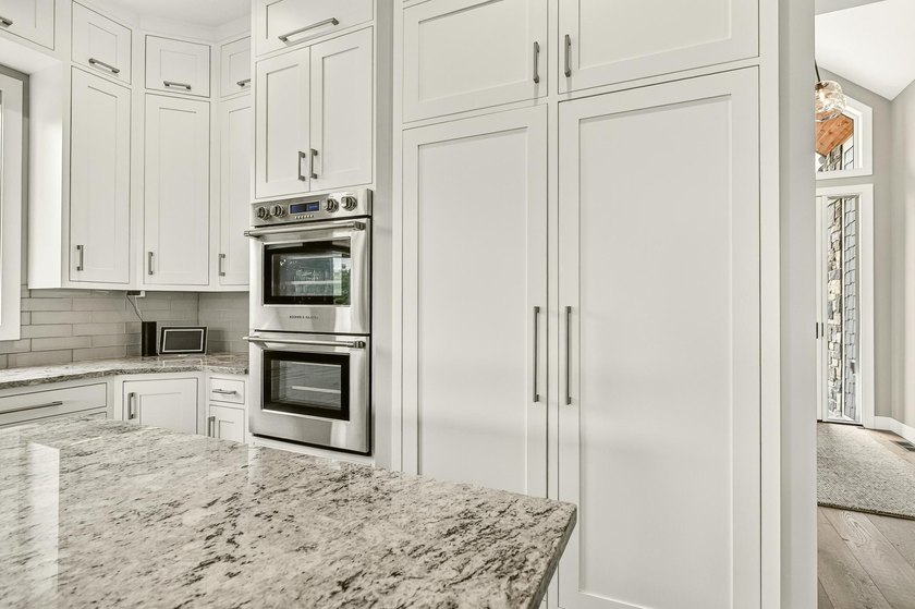 Some homes are new. This one is better. Lovingly maintained and - photo 27