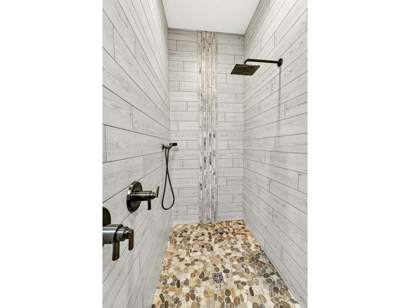 Some homes are new. This one is better. Lovingly maintained and - photo 42