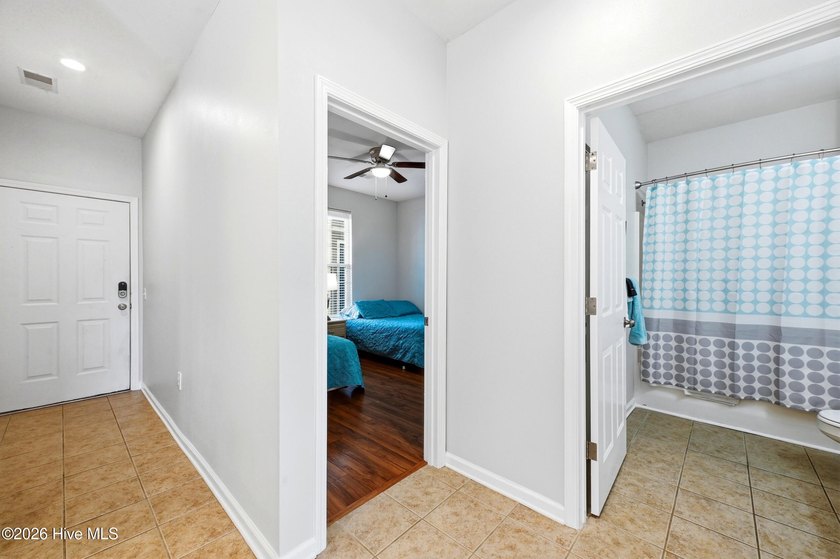 FULLY FURNISHED FIRST-FLOOR CONDO IN SANDPIPER BAY. This turnkey - photo 6