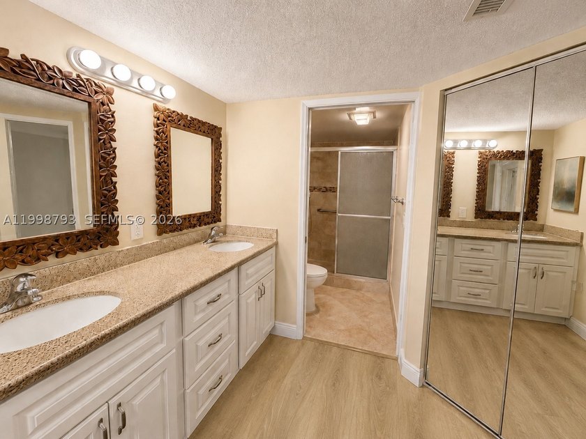 Bright, spacious, and freshly updated, this desirable 2-bedroom - photo 11