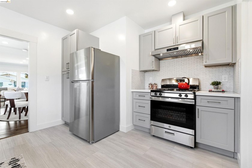 One lot, two renovated detached homes in Oakland's vibrant - photo 19