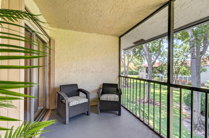 Step into this 2 bed/2 bath condo on 2nd Floor of 2-story - photo 31