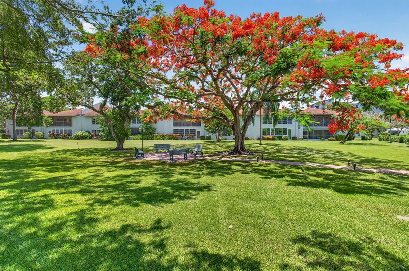 Step into this 2 bed/2 bath condo on 2nd Floor of 2-story - photo 36