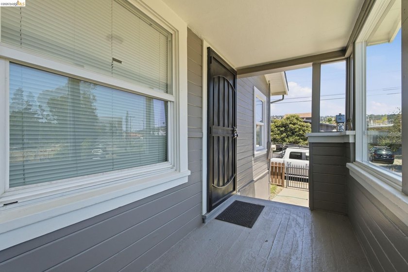 One lot, two renovated detached homes in Oakland's vibrant - photo 38
