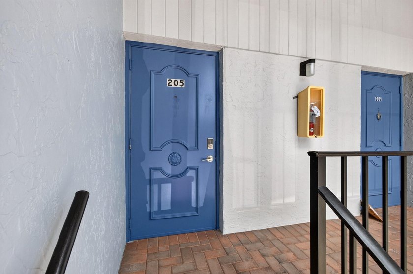 Step into this 2 bed/2 bath condo on 2nd Floor of 2-story - photo 38