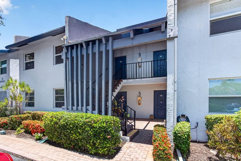 Step into this 2 bed/2 bath condo on 2nd Floor of 2-story - photo 39