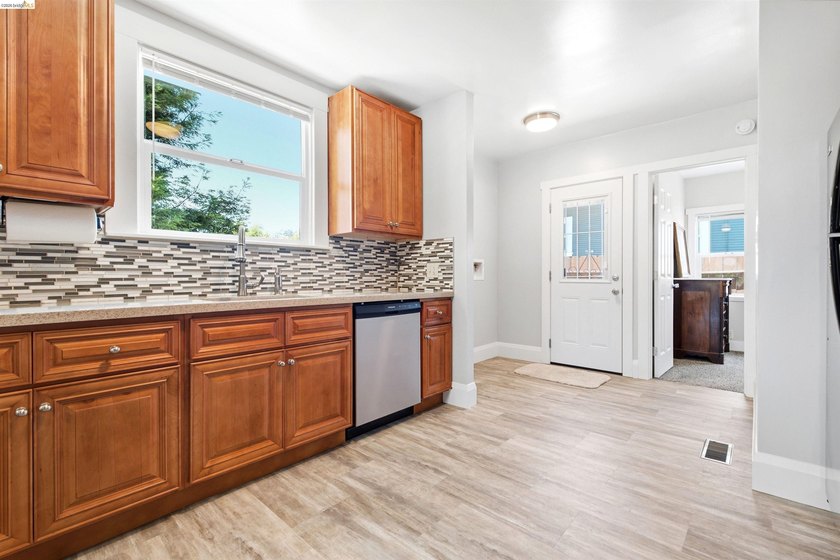 One lot, two renovated detached homes in Oakland's vibrant - photo 47