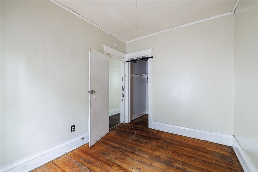Fully vacant duplex in the Lyell/Otis neighborhood! Rare - photo 3