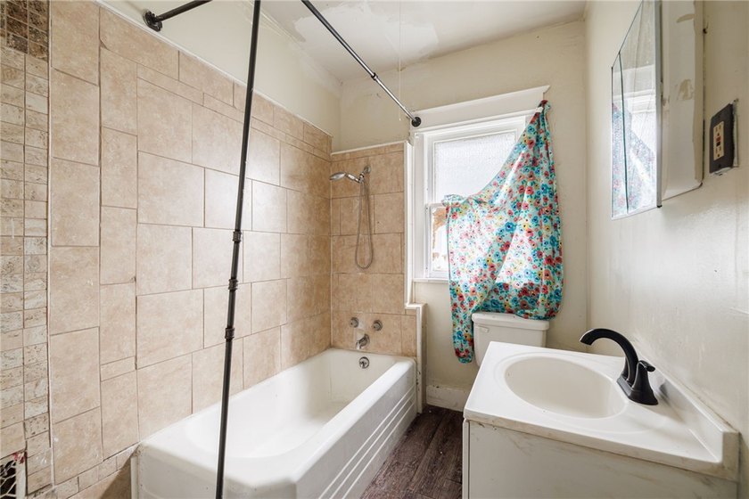 Fully vacant duplex in the Lyell/Otis neighborhood! Rare - photo 6