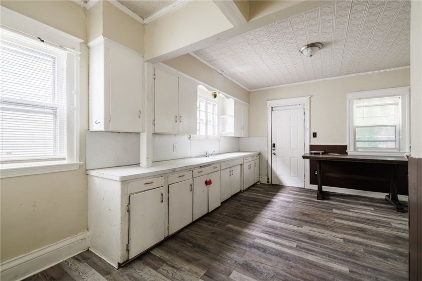 Fully vacant duplex in the Lyell/Otis neighborhood! Rare - photo 9