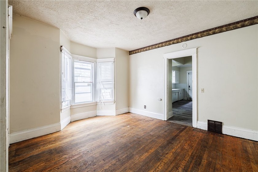 Fully vacant duplex in the Lyell/Otis neighborhood! Rare - photo 10