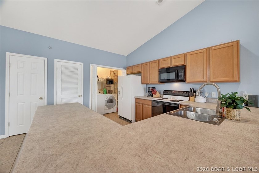 Top-floor condos offer some of the best views and privacy in the - photo 6