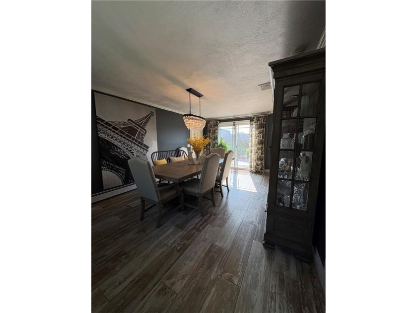 Welcome to this warm, generous-size Ranch where the solid - photo 16