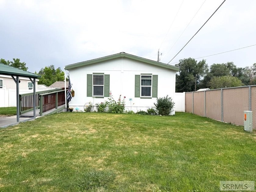 Welcome home to this clean, well maintained 2008 manufactured - photo 2