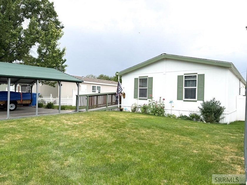 Welcome home to this clean, well maintained 2008 manufactured - photo 3