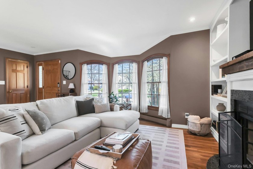Mint expanded Center Hall Split in the desirable Village of - photo 8