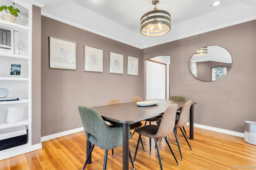 Mint expanded Center Hall Split in the desirable Village of - photo 9