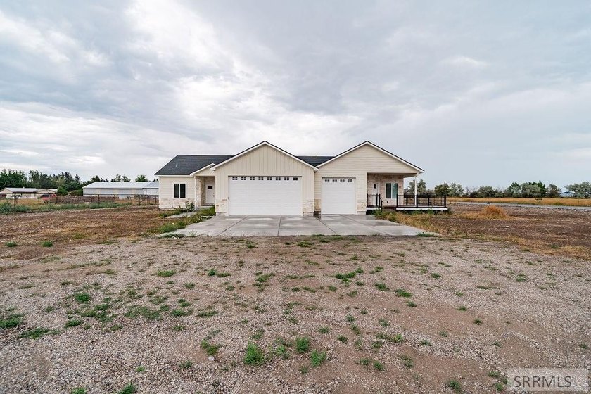 Country living meets modern flexibility in this beautiful new - photo 3
