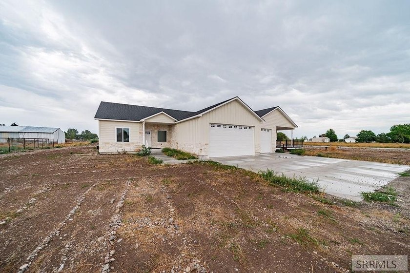 Country living meets modern flexibility in this beautiful new - photo 4