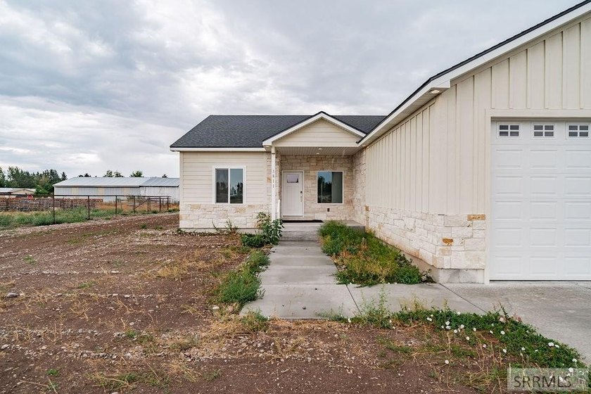 Country living meets modern flexibility in this beautiful new - photo 5