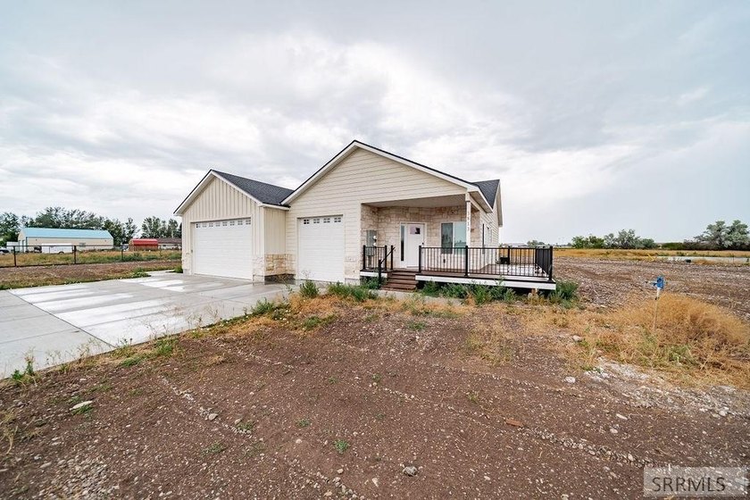 Country living meets modern flexibility in this beautiful new - photo 6