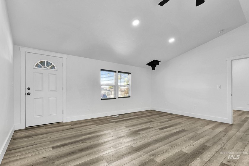 Enjoy space, convenience, and flexibility at 2324 Blue Lake Lane - photo 5