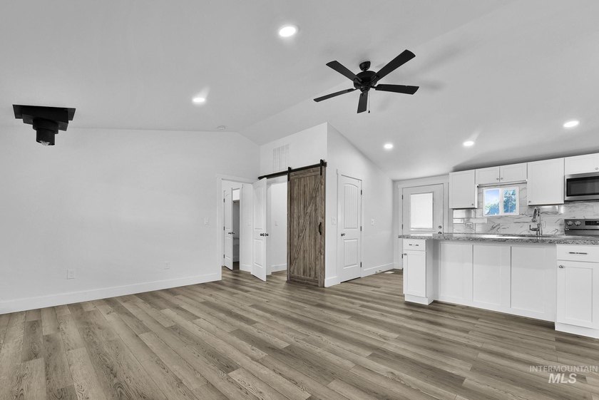 Enjoy space, convenience, and flexibility at 2324 Blue Lake Lane - photo 7