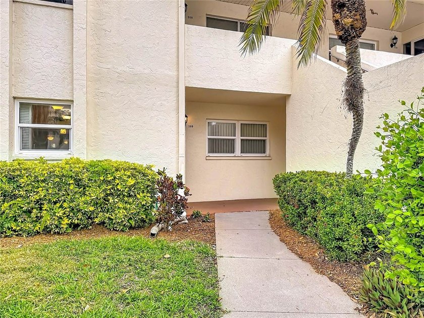Under contract-accepting backup offers. Experience refined - photo 5