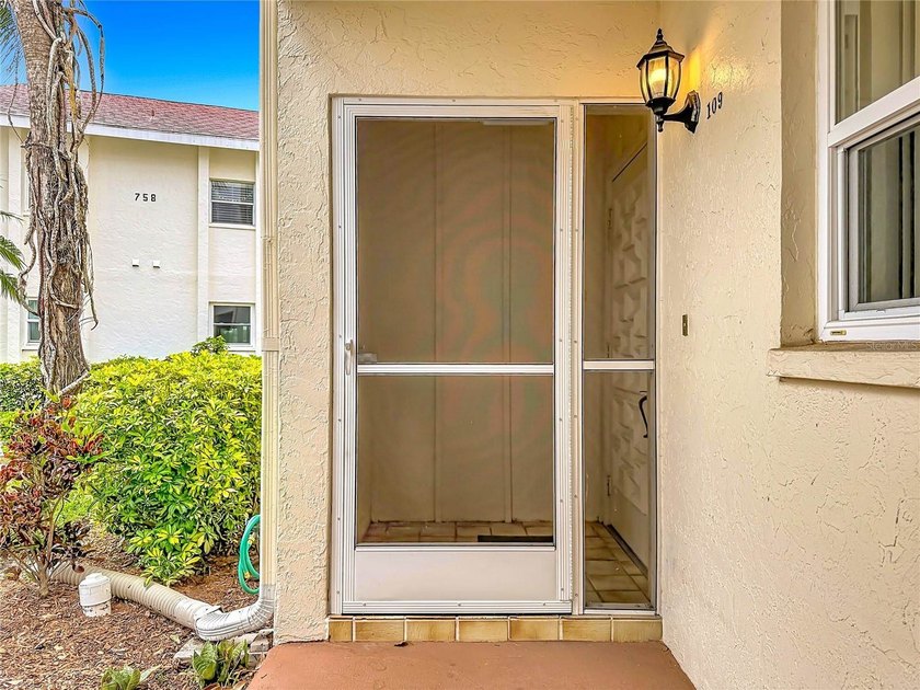 Under contract-accepting backup offers. Experience refined - photo 6