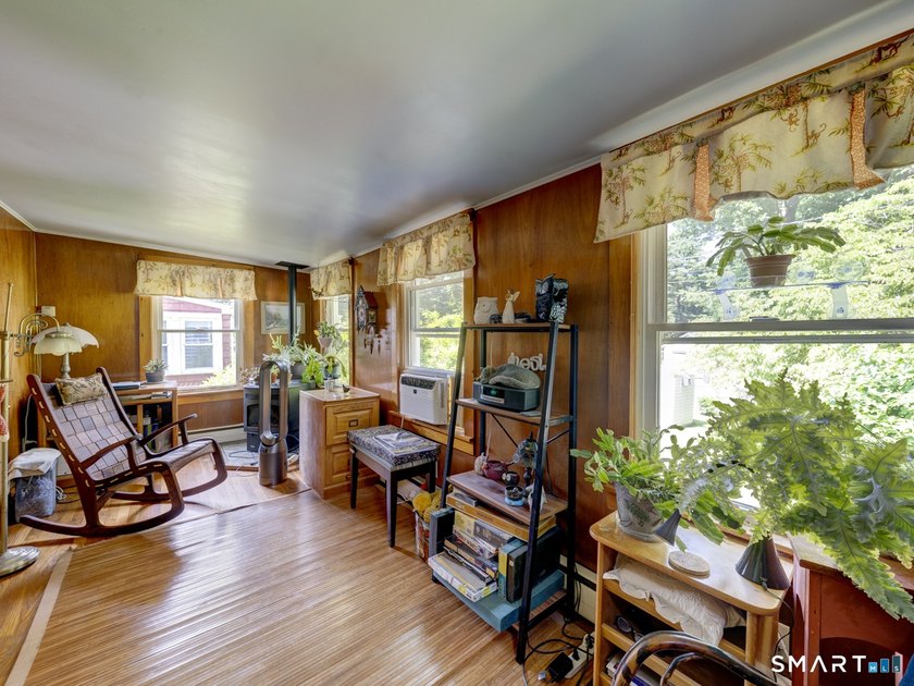 Charming 2-bedroom ranch-style home on a lovely lake offers a - photo 9