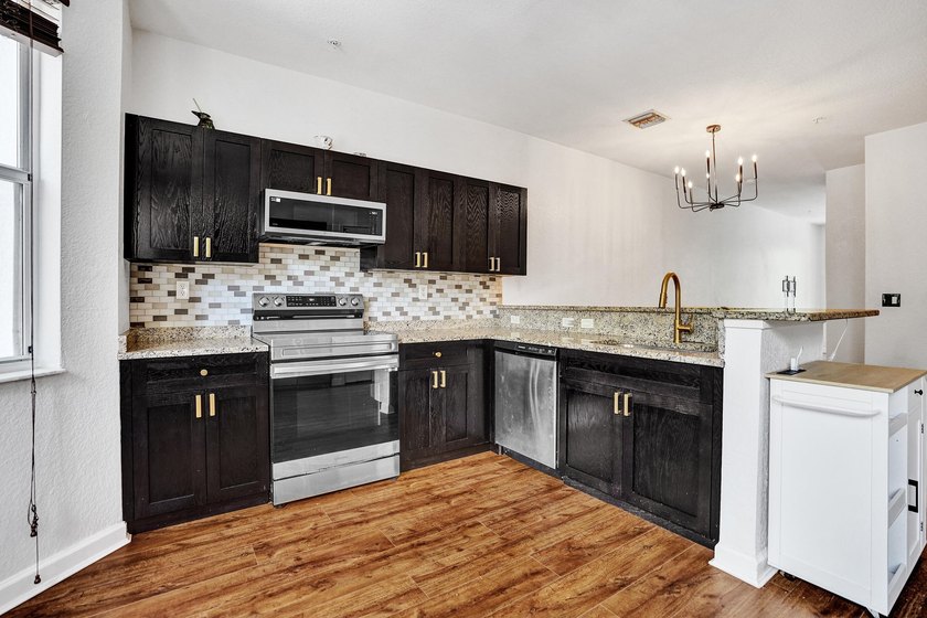 Amazing Townhome in Royal Palm Beach. Great Location! All Ages! - photo 11