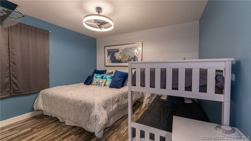 Discover the perfect blend of comfort, convenience &amp; lake - photo 9