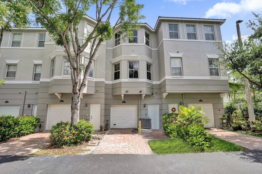 Amazing Townhome in Royal Palm Beach. Great Location! All Ages! - photo 39